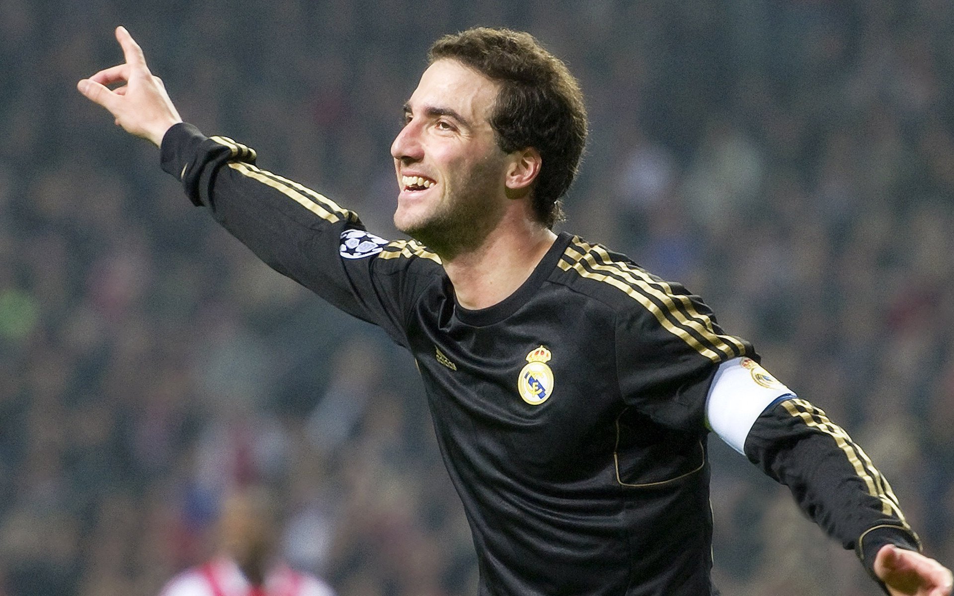 “球员的趣味爱好：场外明星的精彩故事”，球迷明星