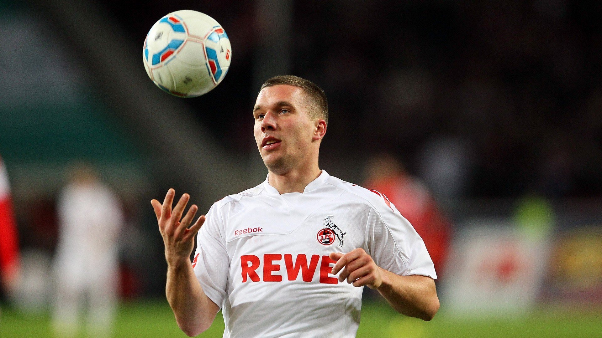 悬念重重！那些欧冠最扣人心弦的比赛时刻，欧冠史上最经典的比赛